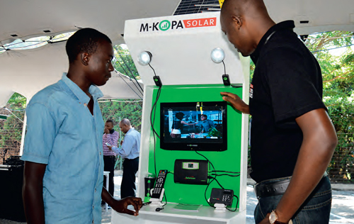La start-up kenyane M-Kopa Solar a permis à 140 000 foyers d’accéder à l’électricité.. M-KOPA
