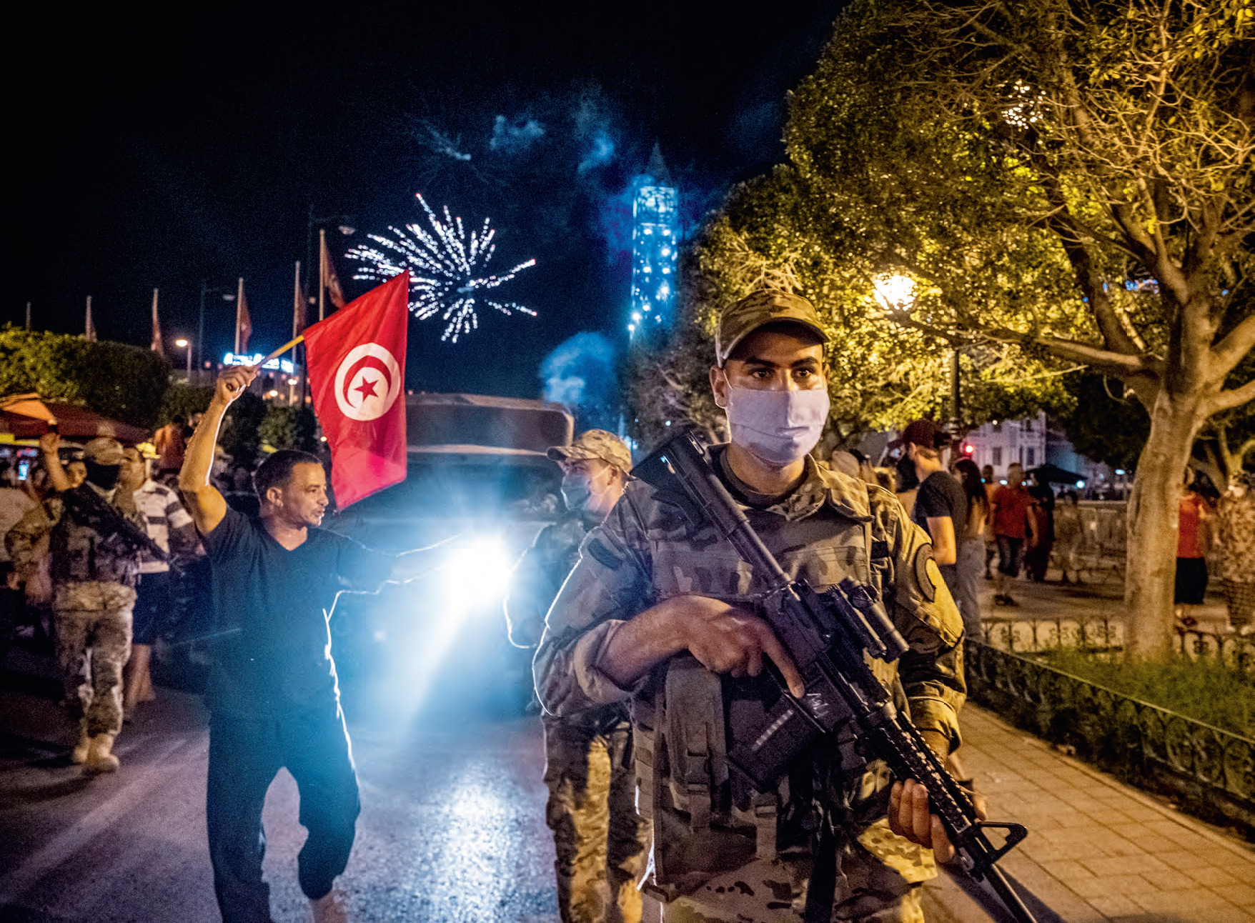 Sur l’avenue Bourguiba, le soir du 25 juillet, plusieurs milliers de Tunisiens sont venus fêter l’annonce du chef d’État.