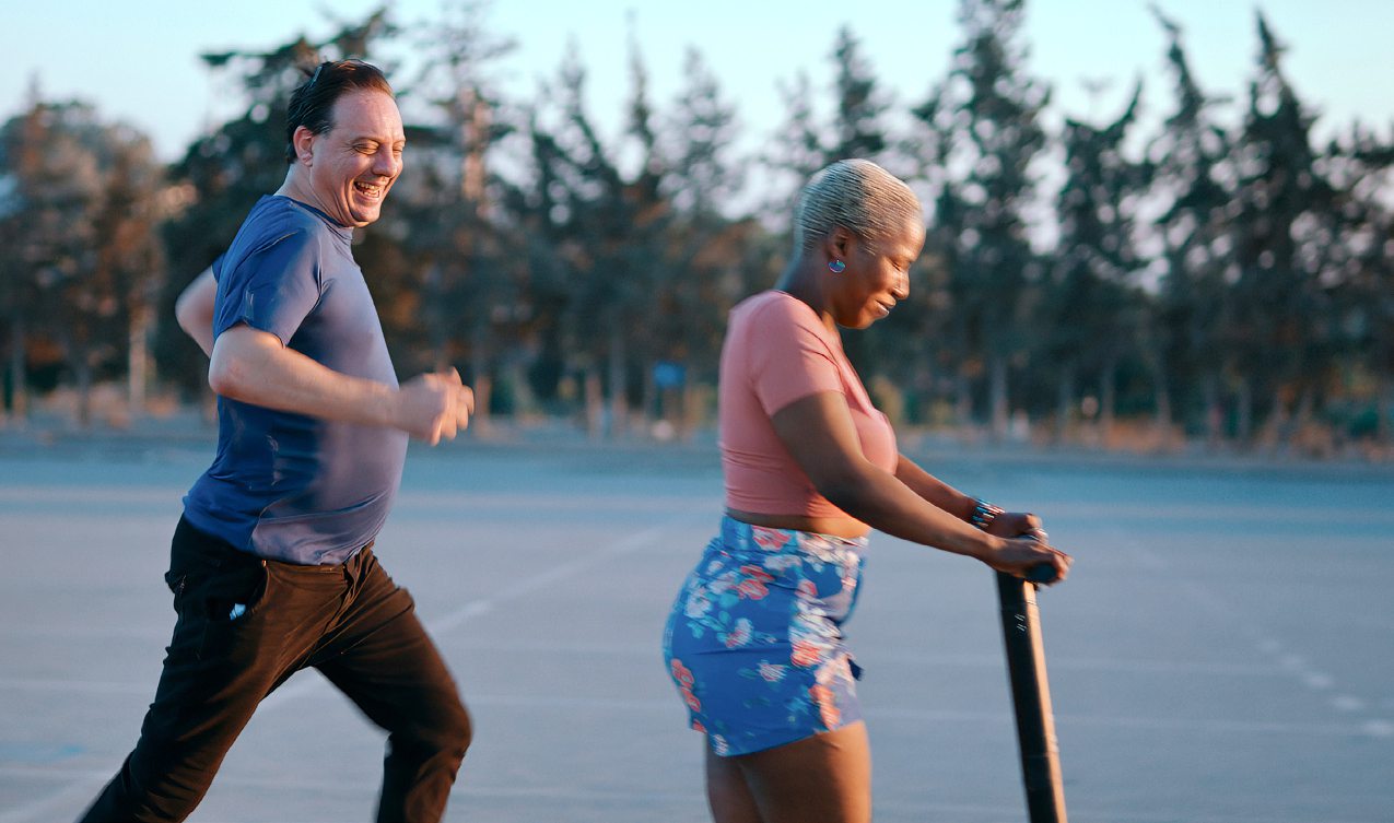 Les acteurs Foued Zaazaa et Debora Christelle Lobe Naney. MANEKIFILMS/HENIAPRODUCTION