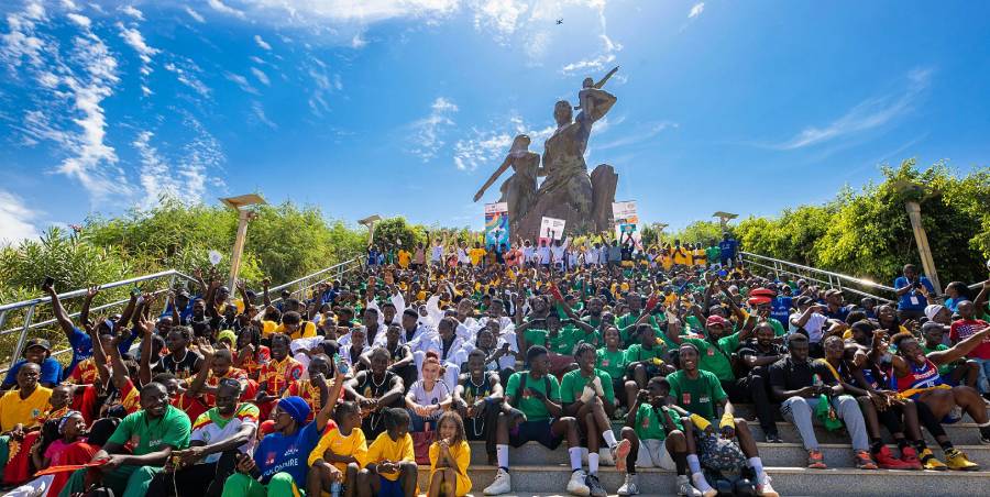 Lors du festival Dakar en jeux, en 2022, en prélude des JOJ, devant le monument de la Renaissance africaine.