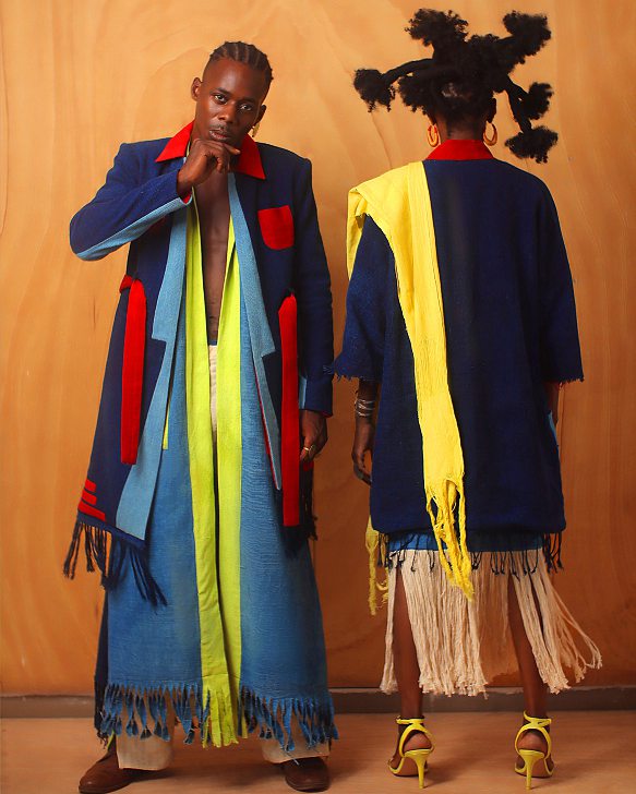 Le manteau PARIS, au design asymétrique et aux épaules structurées. DR