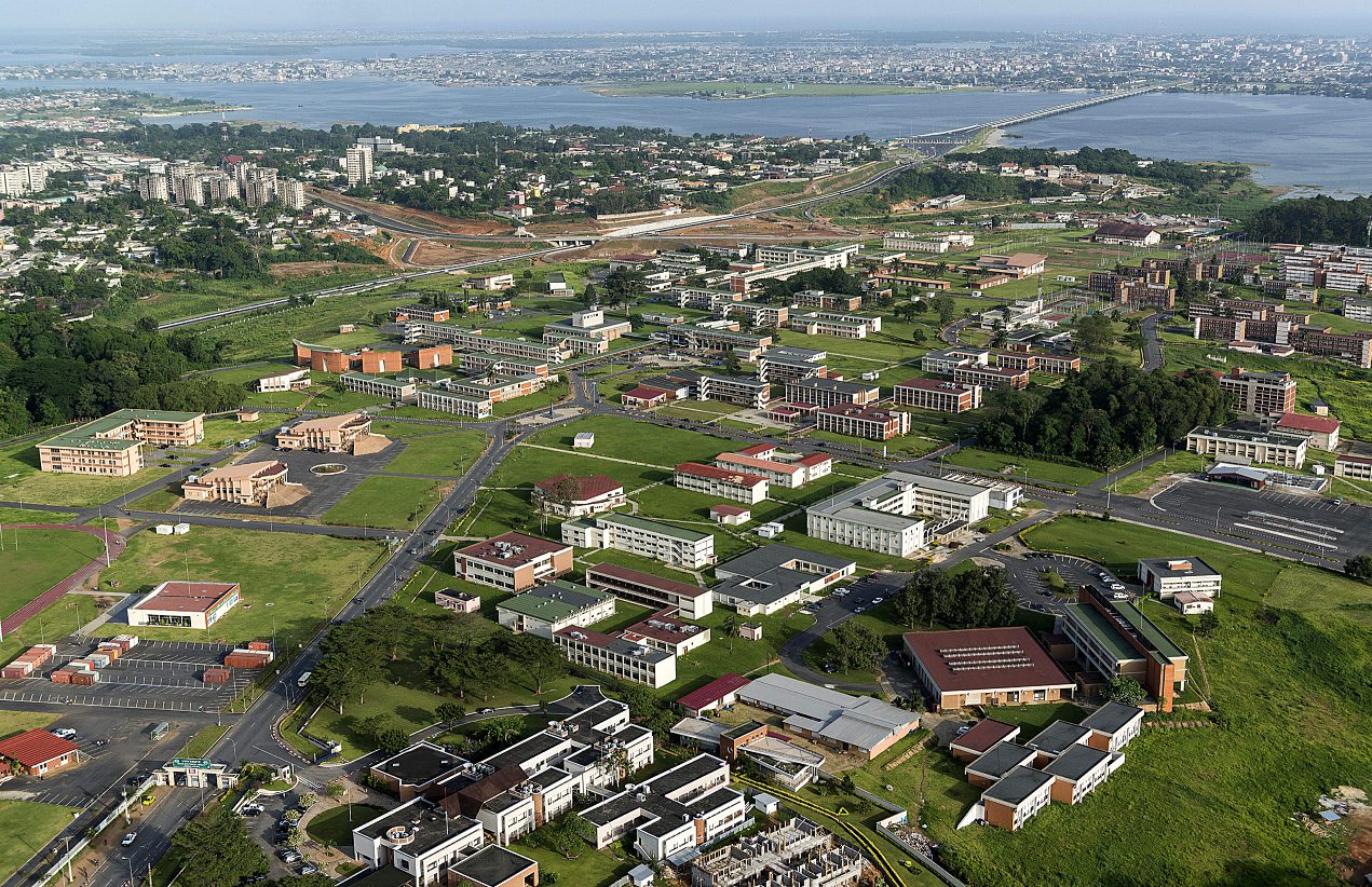 Le campus de l’Université Félix Houphouët-Boigny, à Abidjan. NABIL ZORKOT 