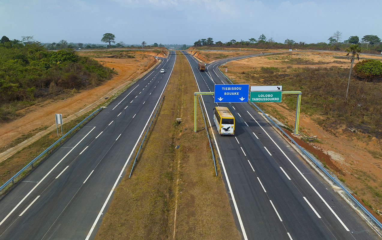 L’autoroute du nord, qui relie dorénavant la capitale économique à Bouaké. NABIL ZORKOT