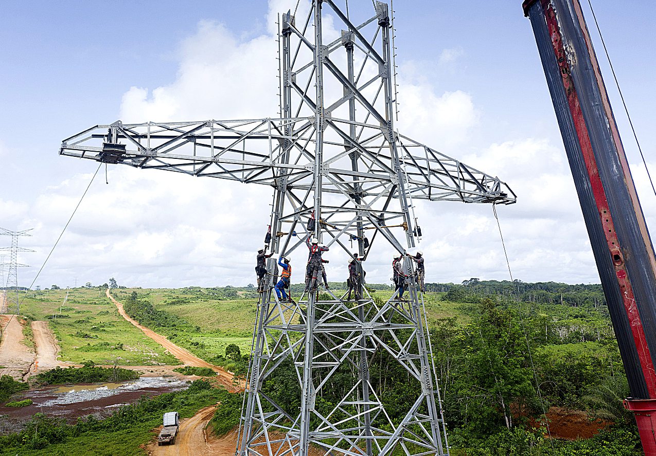 Aujourd’hui, 70% des Ivoiriens ont accès à l’électricité. Ici, le raccordement des centrales de Ciprel 5 et Azito 4 au réseau 400 kV. NABIL ZORKOT