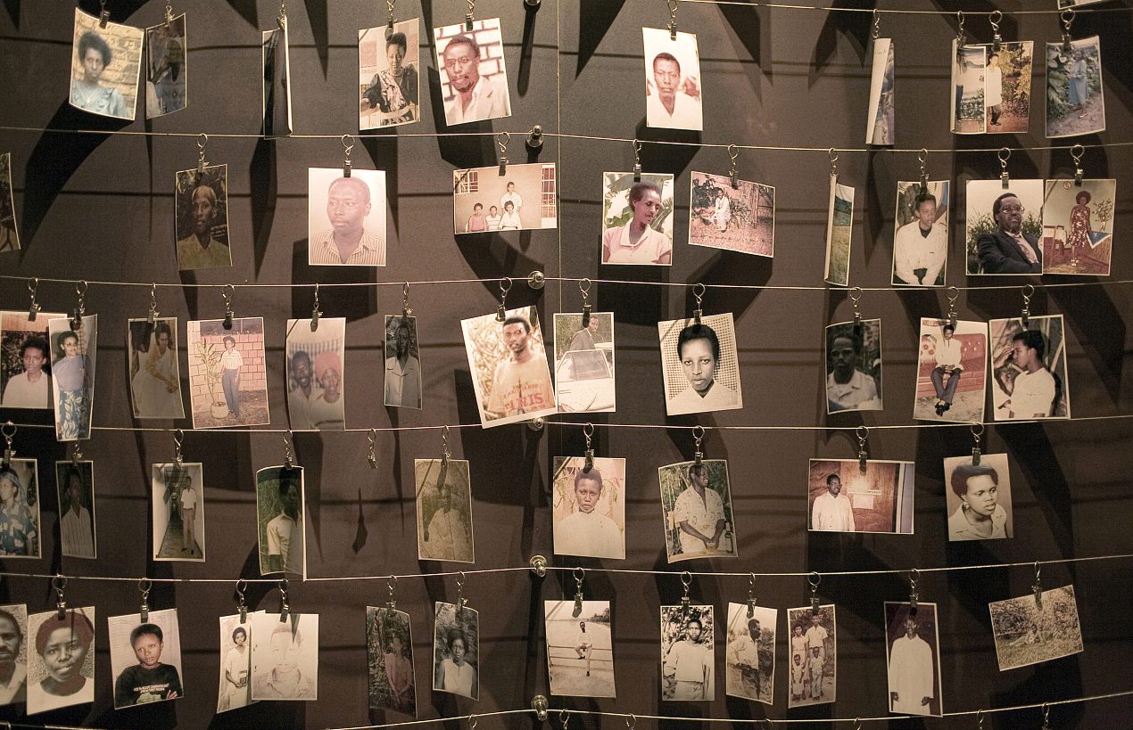 Les photos de victimes exposées au Mémorial du génocide de Kigali.CAVAN IMAGES / ALAMY STOCK PHOTO