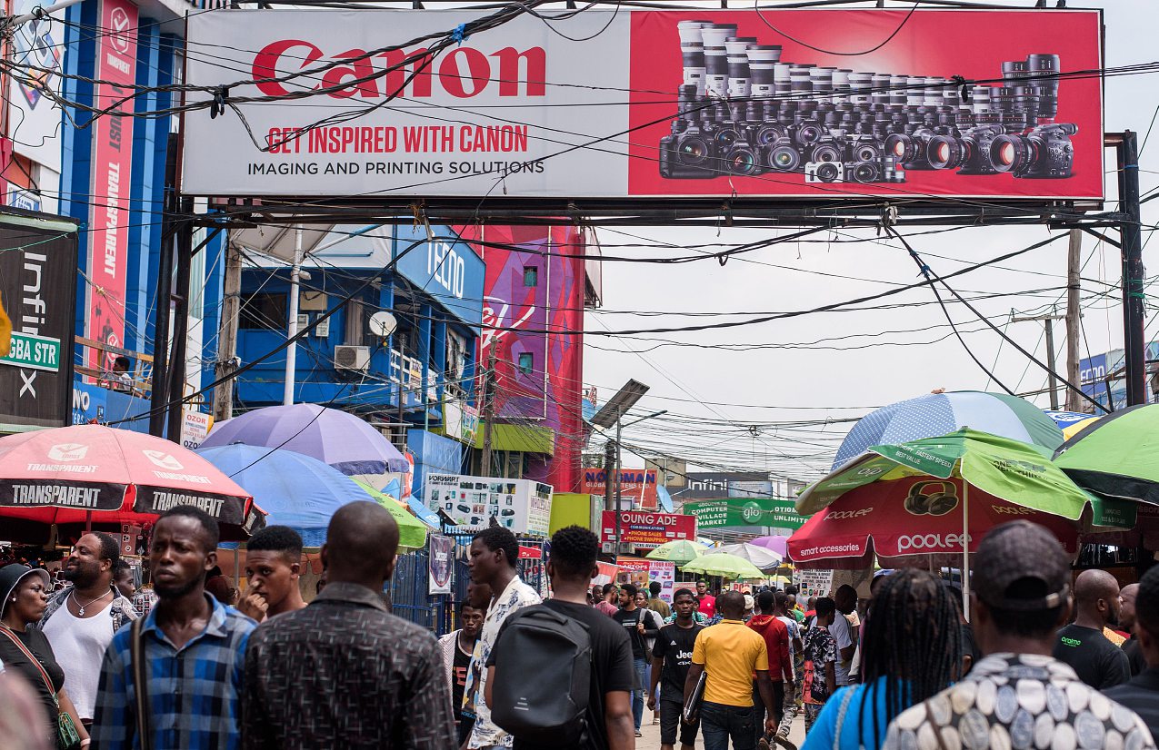 Le «Computer Village» d’Ikeja, au cœur de la capitale de l’État de Lagos. TOLU OWOEYE/SHUTTERSTOCK