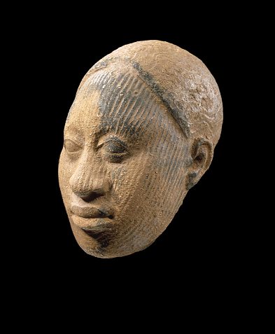 Tête de la reine Oluwo, Ife, Nigeria. MUSÉE DU QUAI BRANLY, PHOTO HUGHES DUBOIS