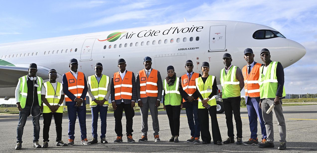 Visite officielle à Toulouse, siège du constructeur Airbus, les 23 et 24 octobre 2024, d’une délégation de haut niveau d’Air Côte d’Ivoire. La compagnie s’apprête à prendre livraison des nouveaux longcourriers Airbus A330. DR