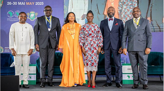 Le panel composé entre autres de Kevin Urama, Ibrahima Diouf, Hassatou Diop N’Sele, Abena Amoah, Matthias Chika Mordi et Denys Denya (de gauche à droite) s’est réuni le 29 mai lors des assemblées annuelles de la Banque africaine de développement. DR