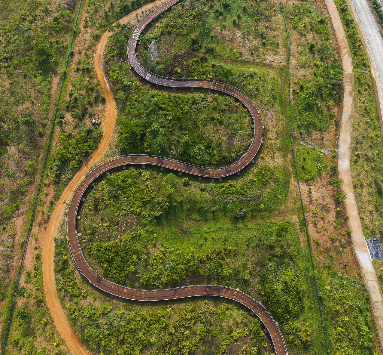 Pour la promenade publique, la passerelle sécurisée, à un mètre du sol, pour éviter d’influencer le milieu naturel. NABIL ZORKOT