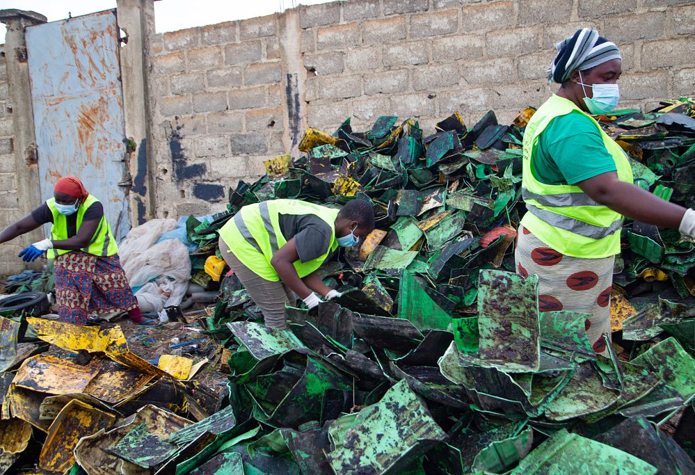 Le tri de déchets en plastique.TRESOR BEDA