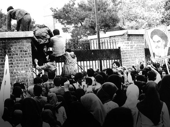 Le 4 novembre 1979, des centaines d’étudiants iraniens prennent d’assaut l’ambassade américaine de Téhéran et retiennent en otage une cinquantaine de diplomates. DR
