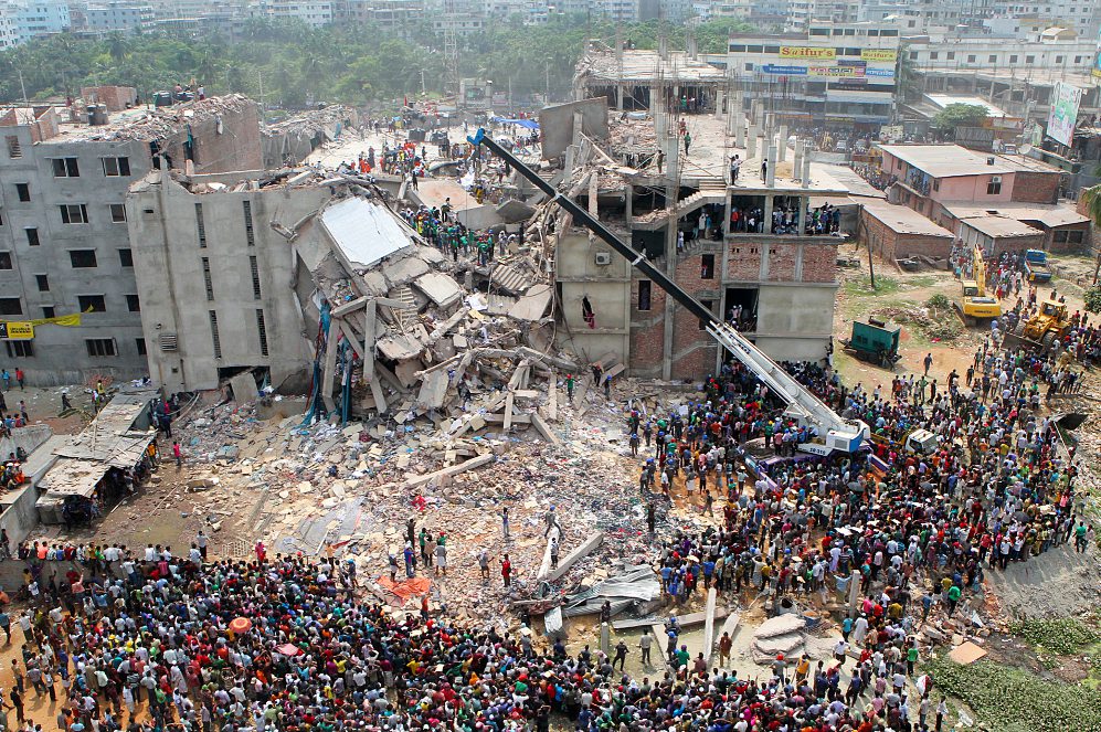 Le 24 avril 2013, l’effrondrement du Rana Plaza, au Bangladesh, fait plus de 1000 morts et plus de 2000 blessés. BAYAZID AKTER/SHUTTERSTOCK
