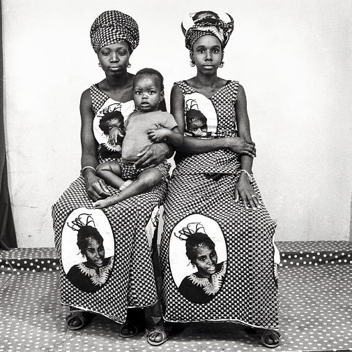 Les Deux Coépouses, Studio Malick, Bamako, 1972.