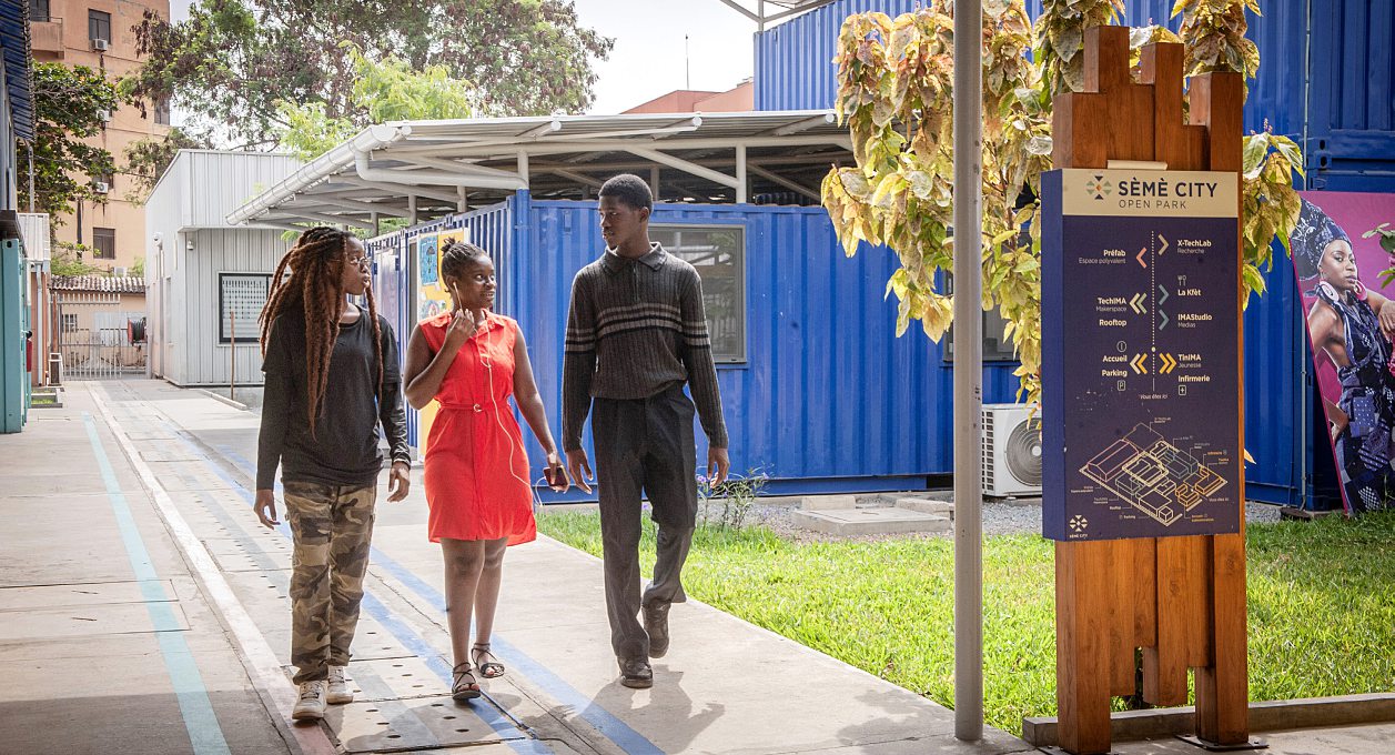 Le siège de Sèmè One, premier campus de Sèmè City, situé au cœur de Cotonou, au Bénin. VINCENT FOURNIER POUR JA-REA