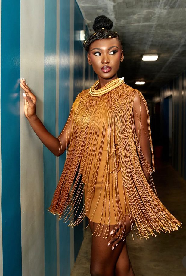 Les perles sont parmi les marques de fabrique de la styliste.DR