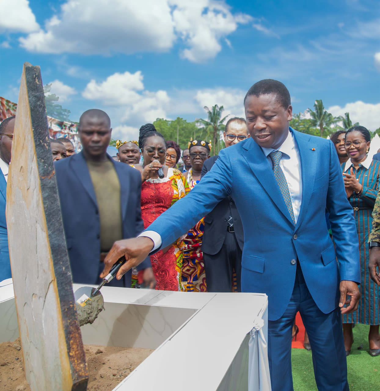 Togo’s president, Faure Gnassingbé laying the cornerstone on June 9 of the future Agricultural Services Center in Kpalimé (Plateaux-Ouest region).