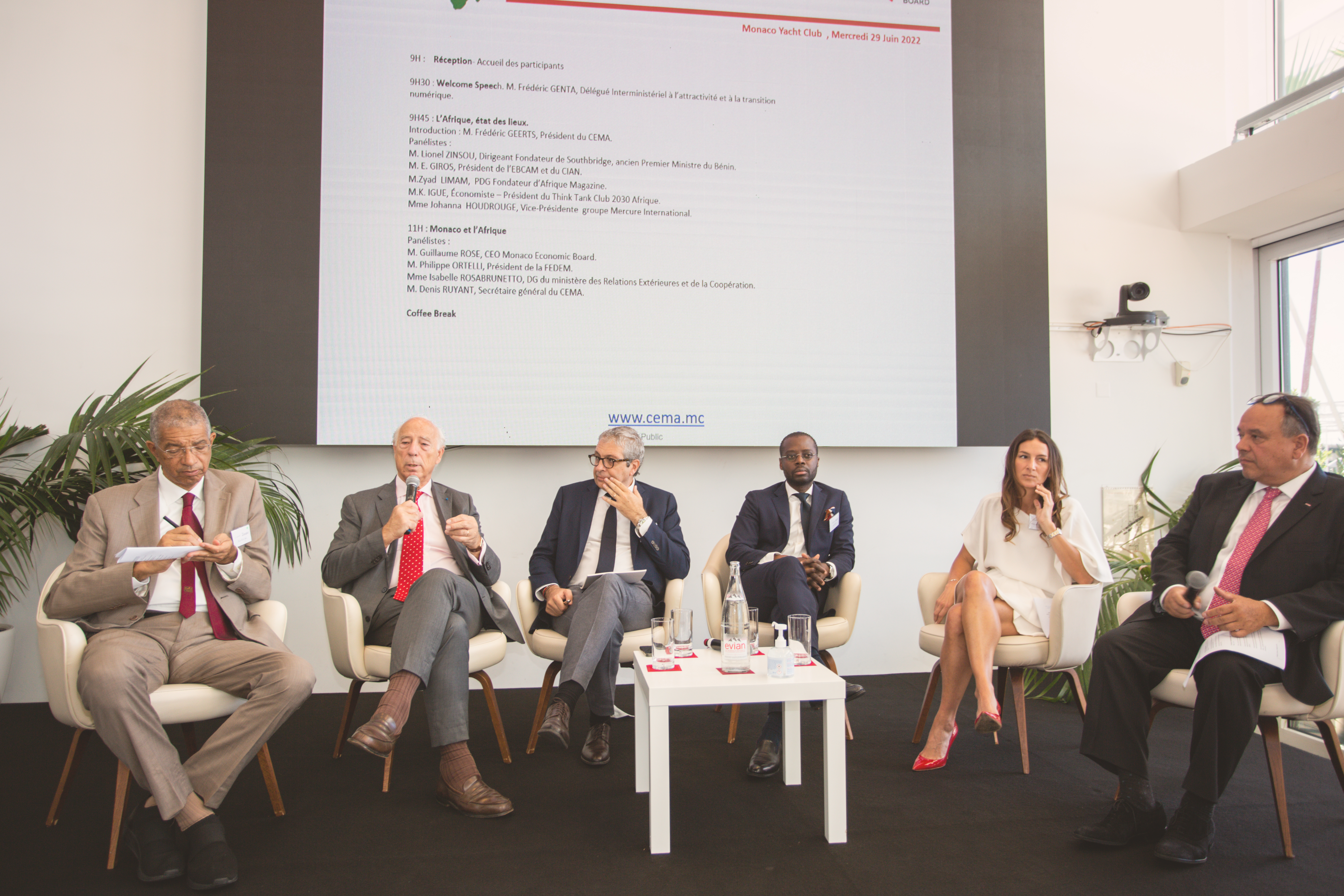 Le panel d’ouverture d’Africa Day, avec de gauche à droite, Lionel Zinsou, Etienne Giros, Zyad Limam, Khaled Igue, Johanna Houdrouge et Frederic Geerts.