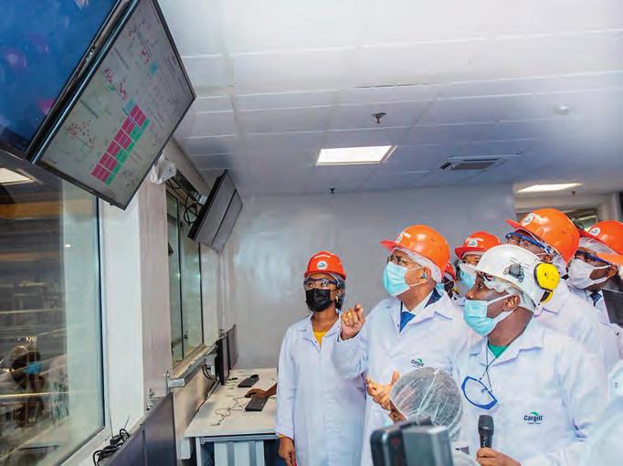 Patrick Achi (au centre) a inauguré l’extension de l’usine de Cargill à Yopougon, le 3 novembre dernier.