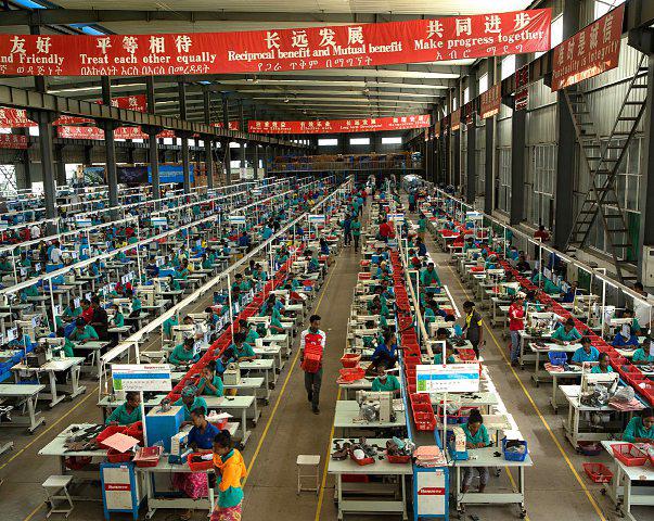 Une usine chinoise à Addis-Abeba, en Éthiopie.PASCAL MAITRE/MYOP