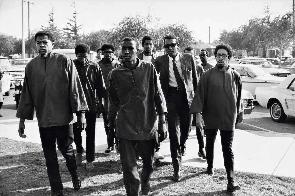 Des membres de l'organisation américaine à Los Angeles, en 1966.GORDON PARKS