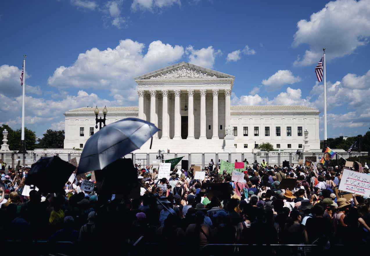 Une manifestation contre l’abandon du droit à l’avortement devant la Cour suprême, à Washington, le 25 juin 2022.WILL OLIVER/EPA-EFE