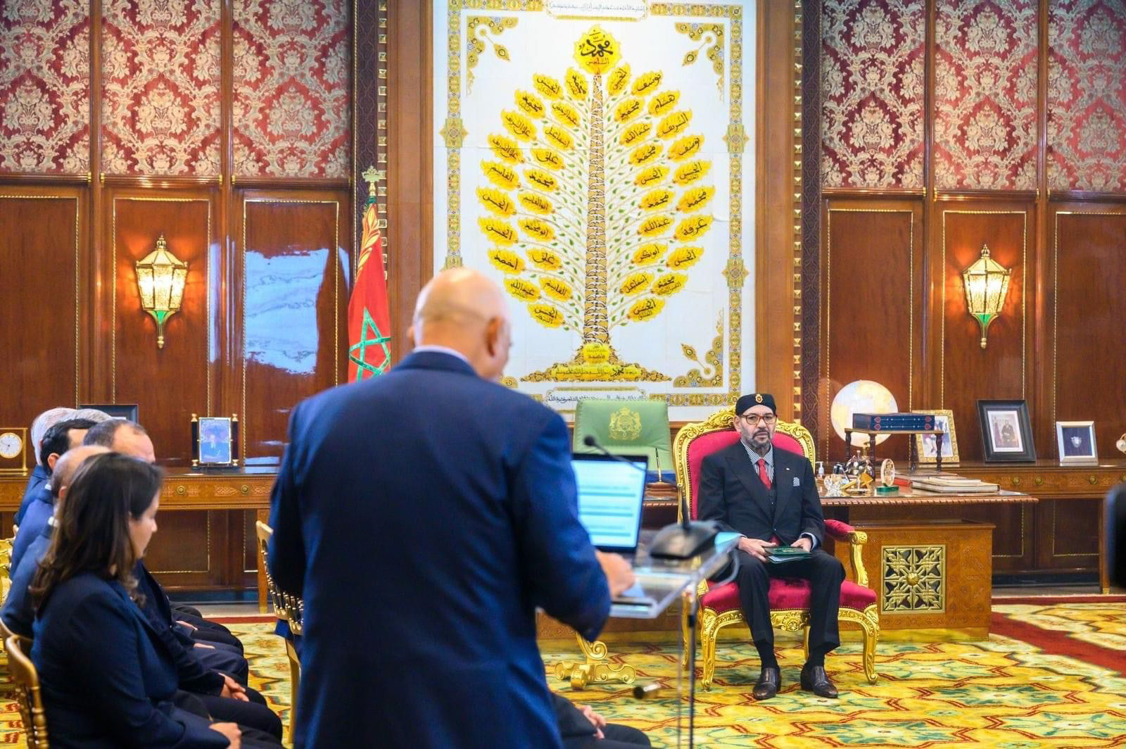 Le 3 décembre dernier Mostafa Terrab présente au Roi Mohammed VI le nouveau plan d’investissement de l’OCP. MAP
