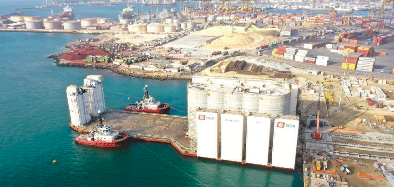 Mise à l’eau, fin avril 2021, du premier des 21 caissons béton du projet Grand Tortue Ahmeyim, sur la frontière maritime sénégalo-mauritanienne.GILLES VANDERSTICHELE/SAIF IMAGES
