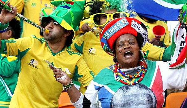 AFRIQUE DU SUD Des supporters en liesse lors de la Coupe du monde 2010, dont le pays était hôte. HIL COLE/GETTY IMAGES EUROPE VIA AFP