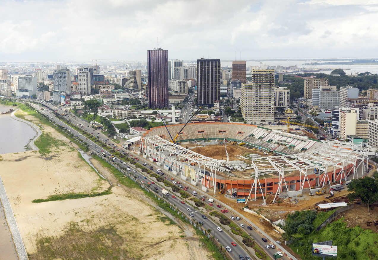 Le stade Félix Houphouët-Boigny, à Abidjan, dont la réhabilitation permettra de recevoir 40 000 personnes.NABIL ZORKOT 