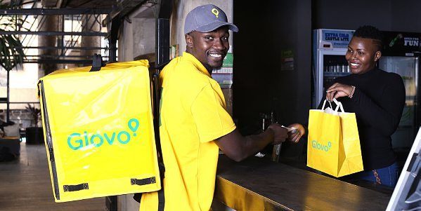 Jumia, société de commerce en ligne, et Glovo, spécialisée dans la livraison de repas à domicile, incarnent toutes deux la numérisation des prestations.