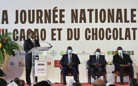 Le président Ouattara, le 1er octobre 2020 à Yamoussoukro, lors de l'annonce des nouveaux prix « bord champ ».