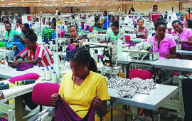Des ouvrières du textile en Éthiopie.SHUTTERSTOCK 