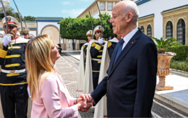 Le chef de l’État Kaïs Saïed rencontre la Première ministre italienne Giorgia Meloni au palais présidentiel de Carthage, le 11 juin, lors de sa visite officielle. SERVICE PRESSE PRÉSIDENCE/HO/AFP