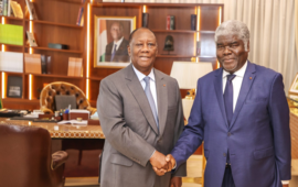 Le Premier ministre Robert Beugré Mambé aux côtés du président Alassane Ouattara.PRESSE DE LA PRÉSIDENCE DE CÔTE D’IVOIRE
