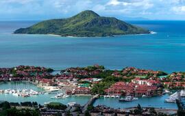 La marina résidentielle Eden Island, reliée à l’île de Mahé, aux Seychelles. STEPHANDB/SHUTTERSTOCK-DR 