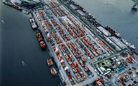 Le port de Lekki et ses nombreux containers vus du ciel. OUSSAMA OBEID/SHUTTERSTOCK