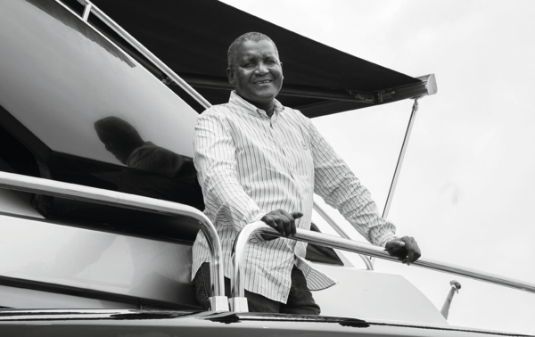 Aliko Dangote, l’homme le plus fortuné du continent, fournit à la population des produits essentiels, parmi lesquels le sucre, le riz ou encore le ciment.BÉNÉDICTE KURZEN/NOOR/REA