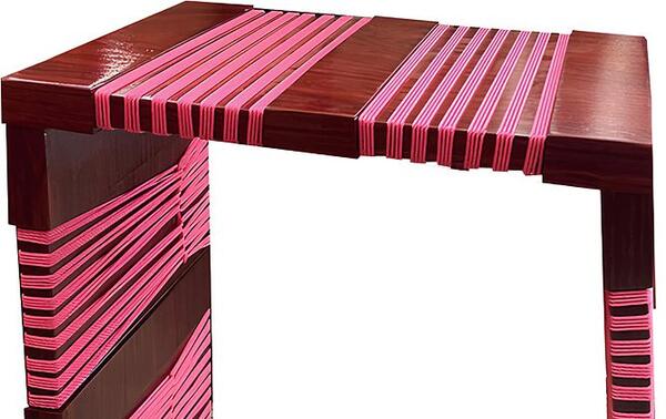Le tabouret Kléma en bois de Yundé et fils de pêche. DR