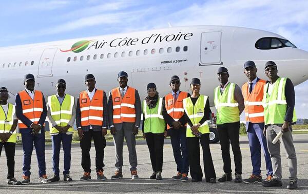 Visite officielle à Toulouse, siège du constructeur Airbus, les 23 et 24 octobre 2024, d’une délégation de haut niveau d’Air CI, menée par le président de son Conseil d’administration, le général Abdoulaye Coulibaly, et son directeur général, Laurent Loukou. DR