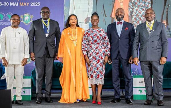 Le panel composé entre autres de Kevin Urama, Ibrahima Diouf, Hassatou Diop N’Sele, Abena Amoah, Matthias Chika Mordi et Denys Denya (de gauche à droite) s’est réuni le 29 mai lors des assemblées annuelles de la Banque africaine de développement. DR