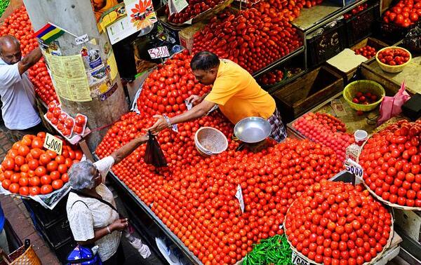 Le grand marché aux légumes, à quelques pas du front de mer Le Caudan. AGEBROKER.COM/ALAMY STOCK PHOTO