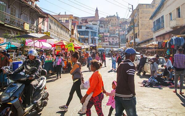 Dans les rues d’Antananarivo, capitale de Madagascar. SHUTTERSTOCK