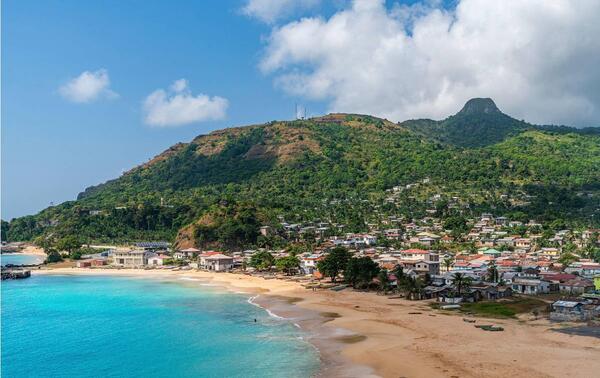 Le territoire est situé au sud de São Tomé-et-Principe, au coeur de l’océan Atlantique. ALAMY