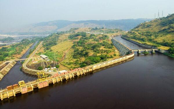 Le barrage Inga 1, en République démocratique du Congo. GWENN DUBOURTHOUMIEU POUR JA