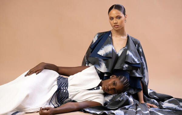 La robe Soukaï et la robe Oulaï, SCHOLES PHOTOGRAPHY/OUMAR NDIAYE