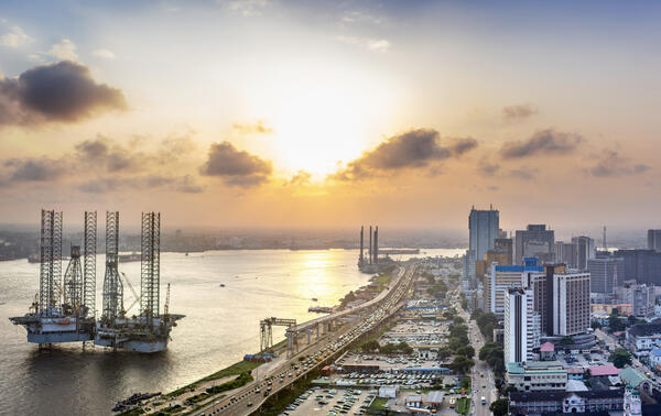 Lagos Island au coucher du soleil. BASSEY EDOHO
