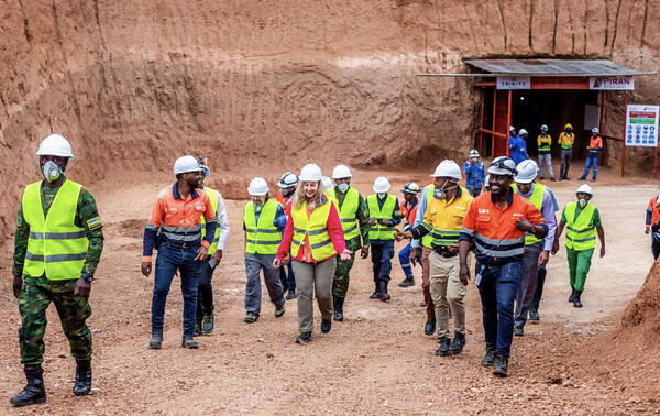 Une délégation visite l'une des mines de Trinity Metals. DR