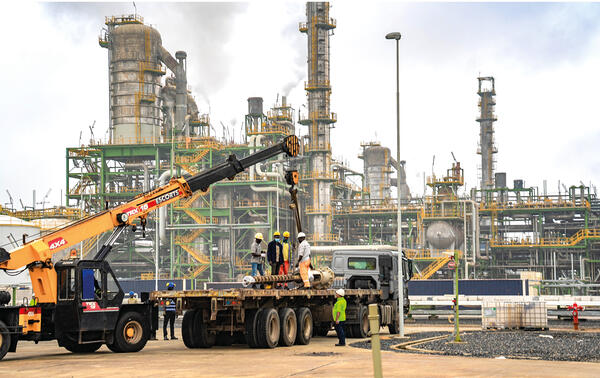 La raffinerie pétrolière Dangote, à Lekki, au Nigeria. SHUTTERSTOCK