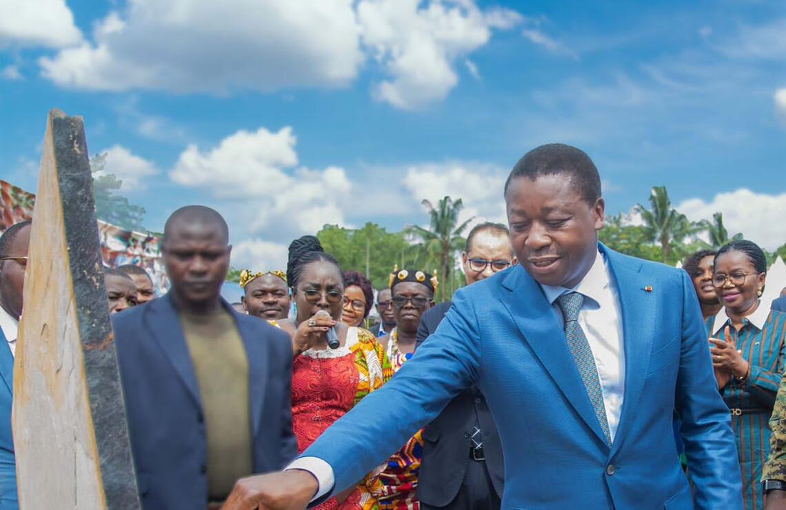 Togo’s president, Faure Gnassingbé laying the cornerstone on June 9 of the future Agricultural Services Center in Kpalimé (Plateaux-Ouest region).